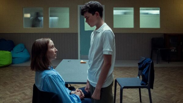 Leo1Romania Adolescence: O Singură Cameră, Zero Scuze și O Lecție Dură pentru Părinții „Cretini”