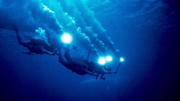 Leo1Romania Jacques-Yves Cousteau: Lumea tăcerii și începuturile unei pasiuni subacvatice Leo1Romania Jacques-Yves Cousteau: Lumea tăcerii și începuturile unei pasiuni subacvatice