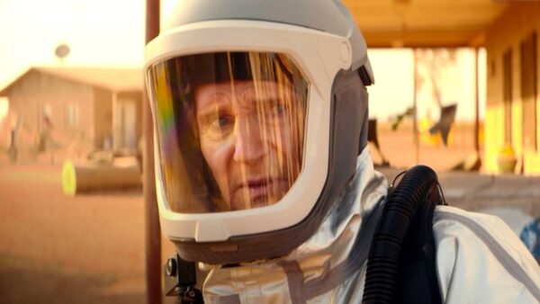 Leo1Romania Cold Storage (2026): Când Liam Neeson devine o „copie trasă la xerox” a propriei legende