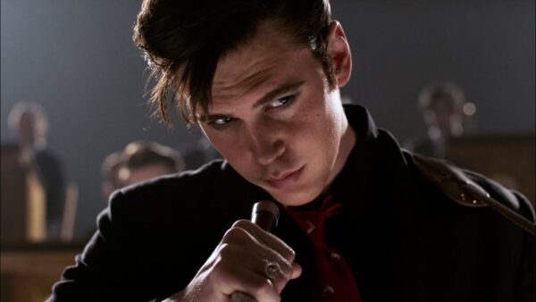 Leo1Romania Elvis (2022) – Când legenda Rock and Roll este îngropată în sclipici ieftin